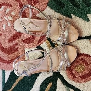 Nina silver dress sandles - sz 6